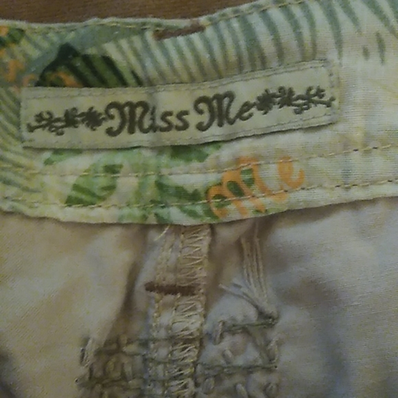 Miss Me khaki Capri's - Picture 4 of 7